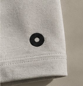 sleeve and ring mark detail